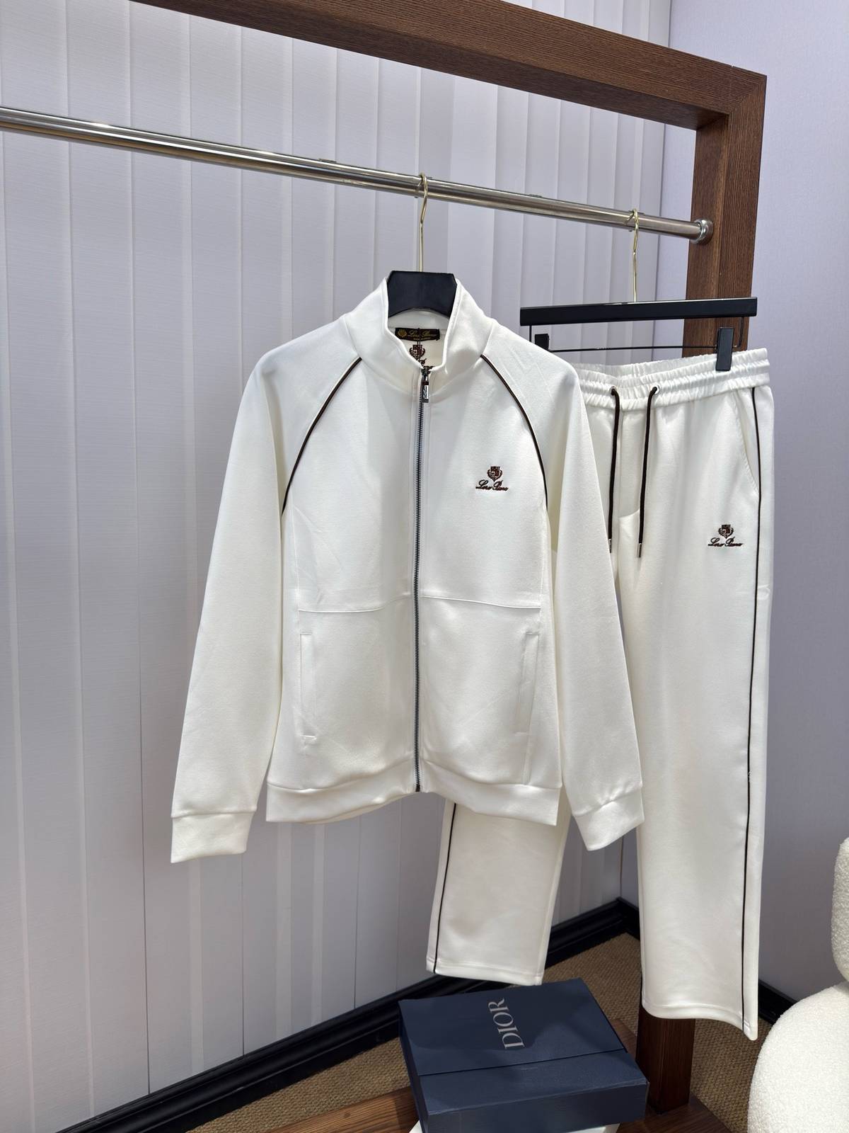Dior ディオール メンズ セットアップ ジップアップパーカー ロゴワッペン スウェットセットアップ 秋冬 ホワイト - 画像 8