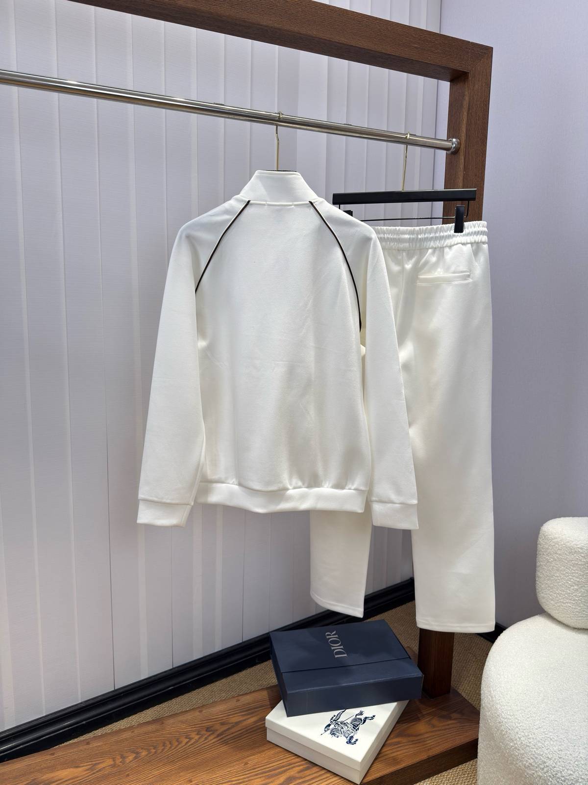 Dior ディオール メンズ セットアップ ジップアップパーカー ロゴワッペン スウェットセットアップ 秋冬 ホワイト - 画像 9