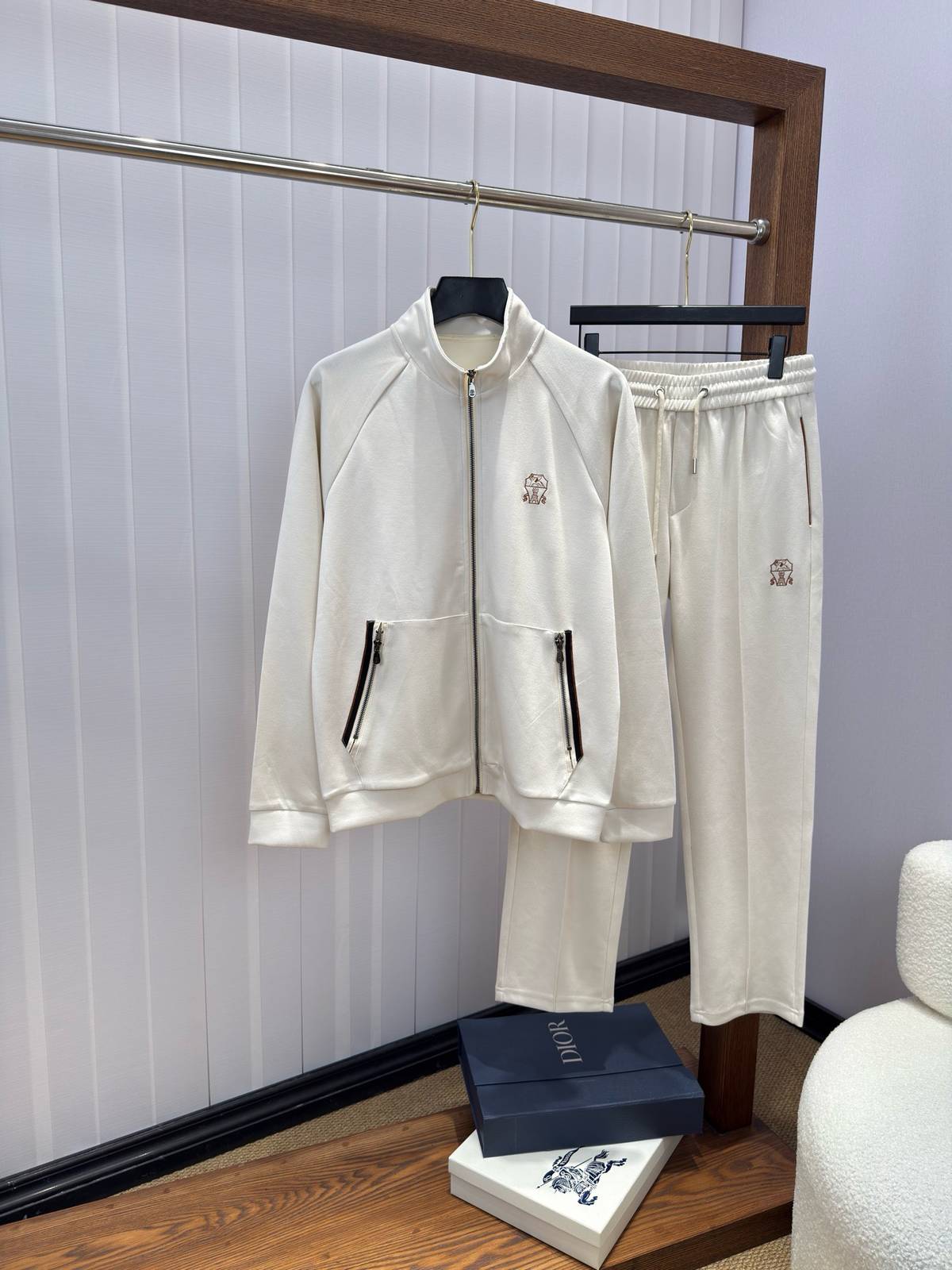 MONCLER モンクレール メンズ セットアップ ジップアップパーカー ロゴワッペン トレーニングウェア 秋冬 ホワイト