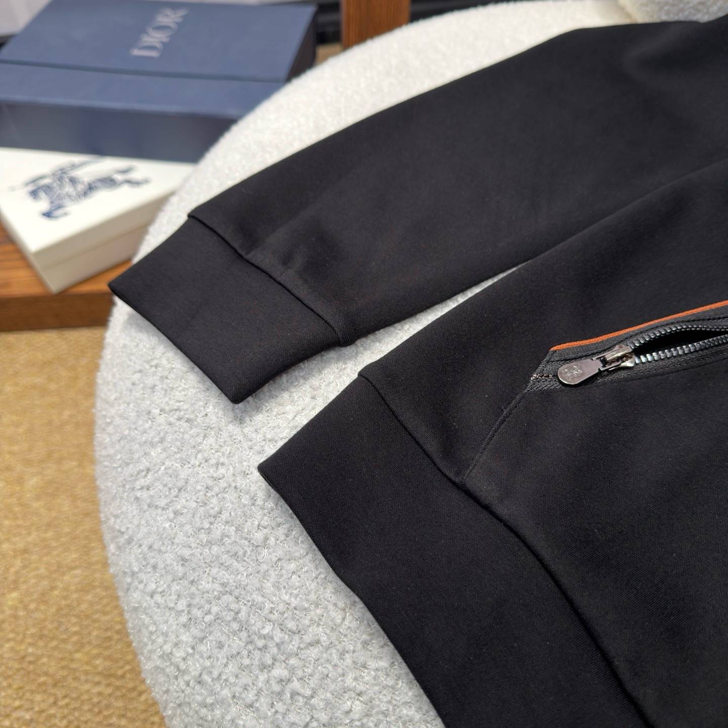 DIOR ディオール メンズ スウェットセットアップ ジップアップパーカー ロゴワッペン サイドライン スポーツウェア メンズ セットアップ ブラック - 画像 4