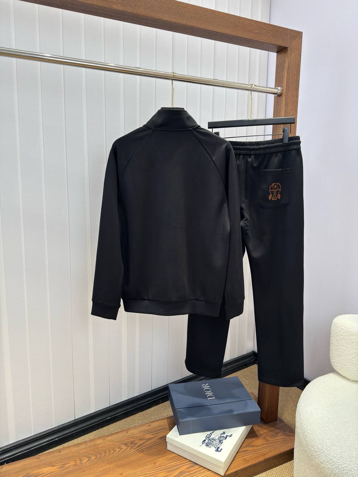 DIOR ディオール メンズ スウェットセットアップ ジップアップパーカー ロゴワッペン サイドライン スポーツウェア メンズ セットアップ ブラック - 画像 9