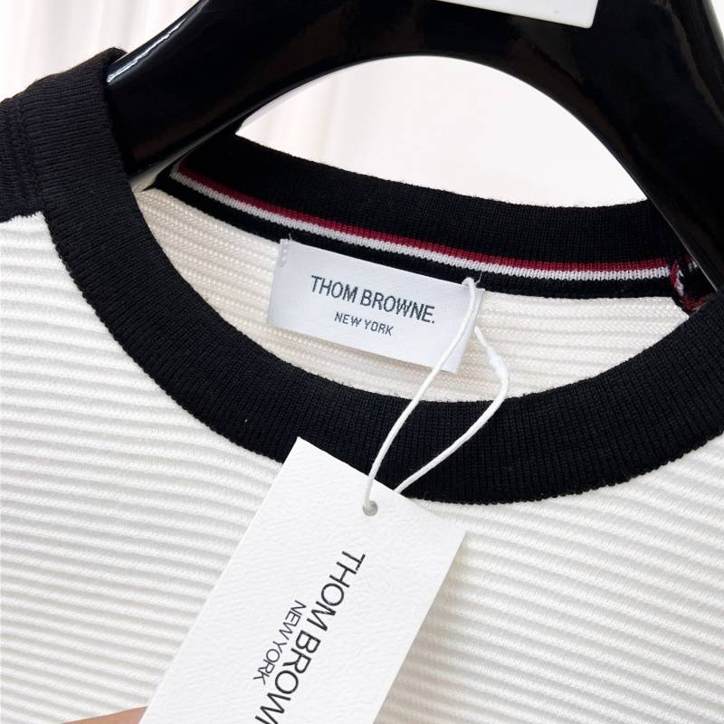 THOM BROWNE メンズ ニット クルーネック ロゴ刺繍 ボーダー バイカラー オーバーサイズ ブラック - 画像 8