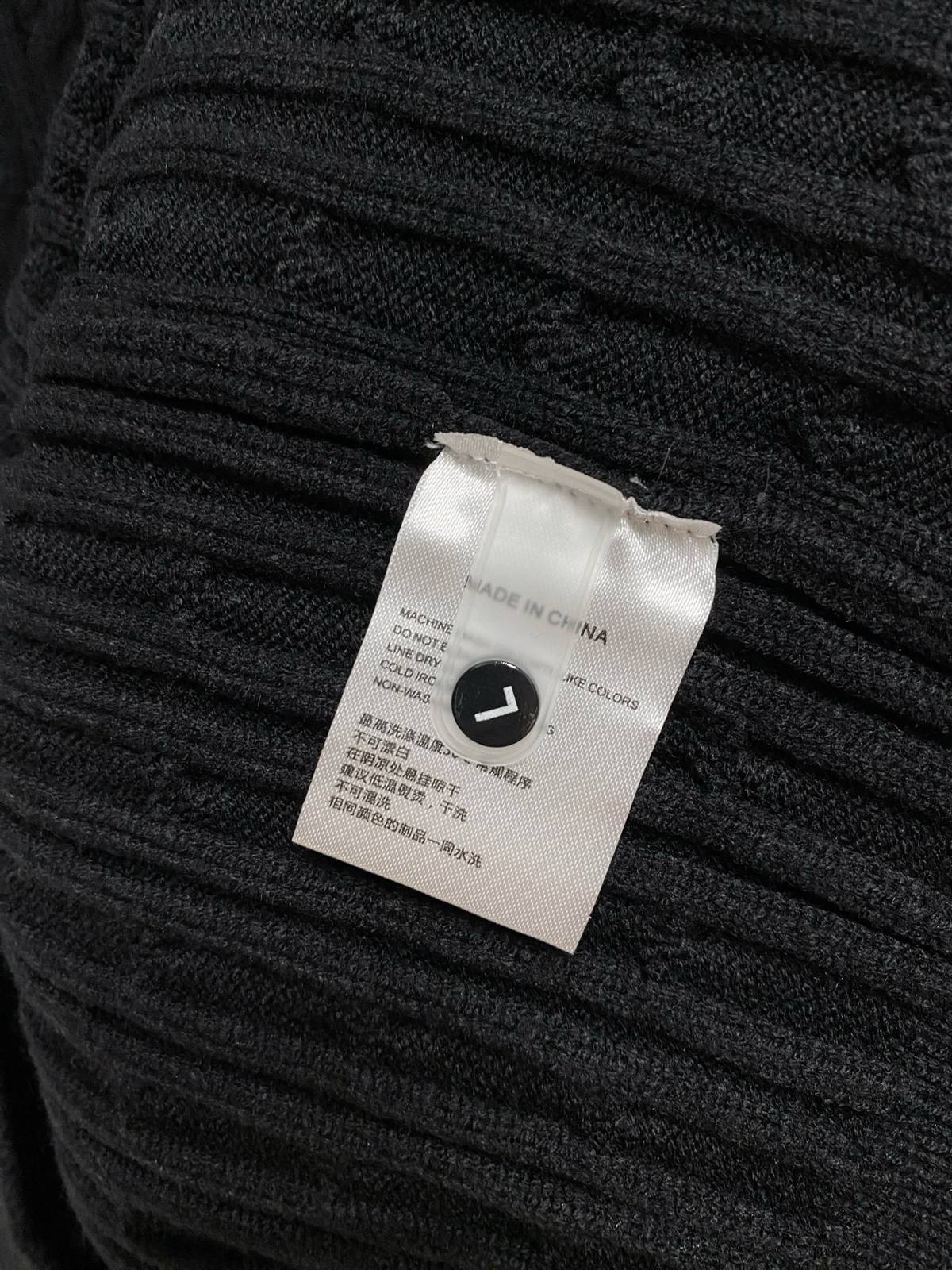 MONCLER モンクレール メンズ ニット クルーネック ケーブルニット ロゴ刺繍 ビジカジ ブラック - 画像 3