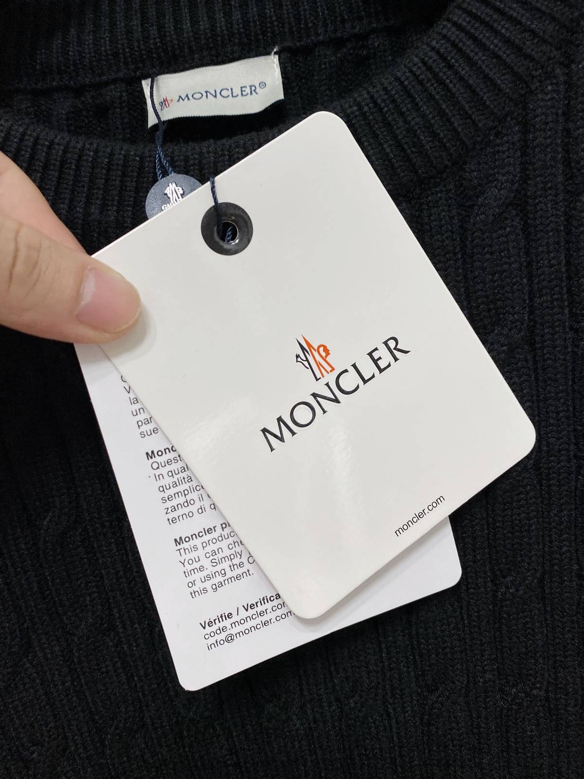 MONCLER モンクレール メンズ ニット クルーネック ケーブルニット ロゴ刺繍 ビジカジ ブラック - 画像 5