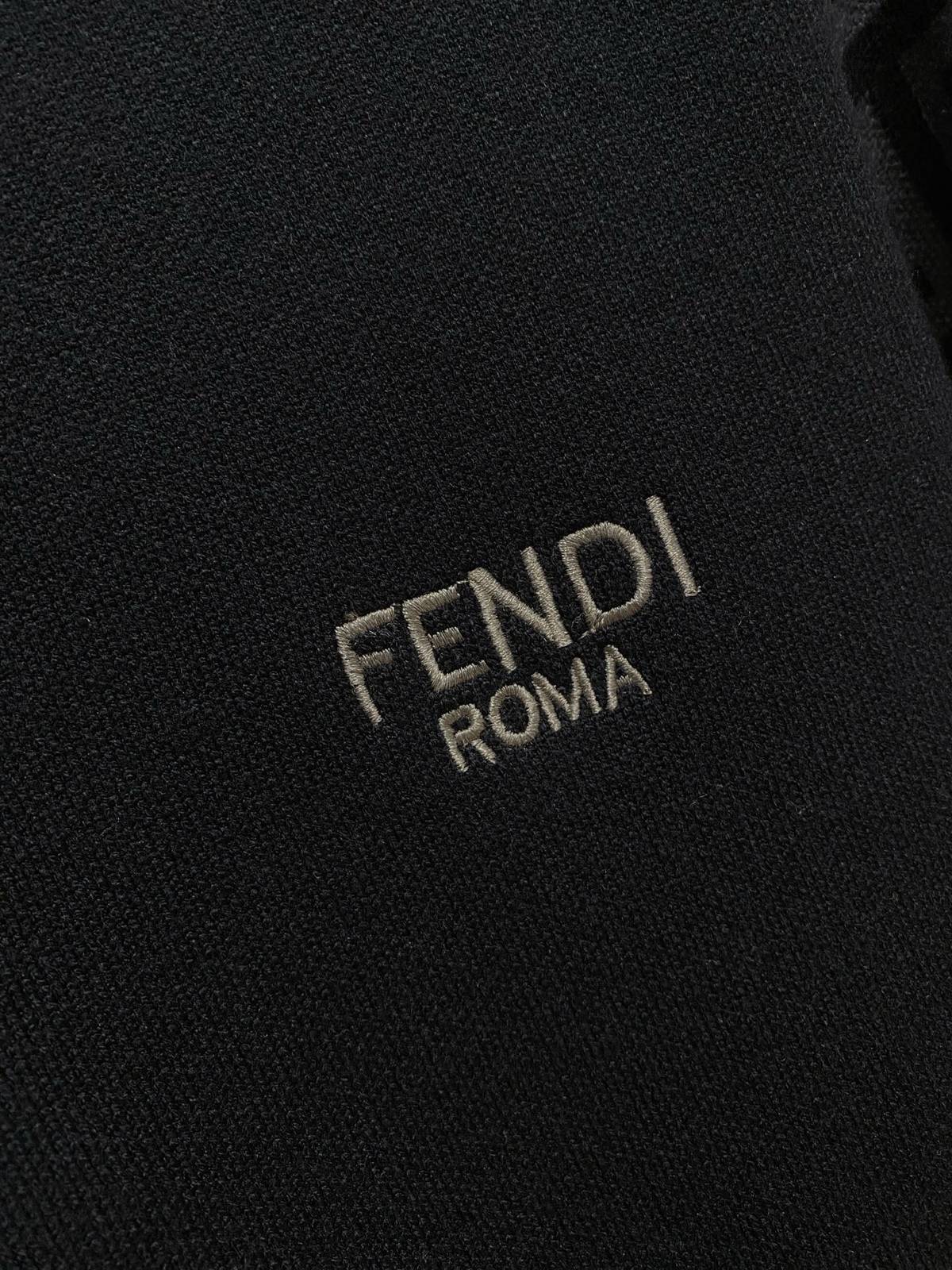 FENDI フェンディ メンズ ニット クルーネック ケーブルニット ロゴ刺繍 ブラック - 画像 7