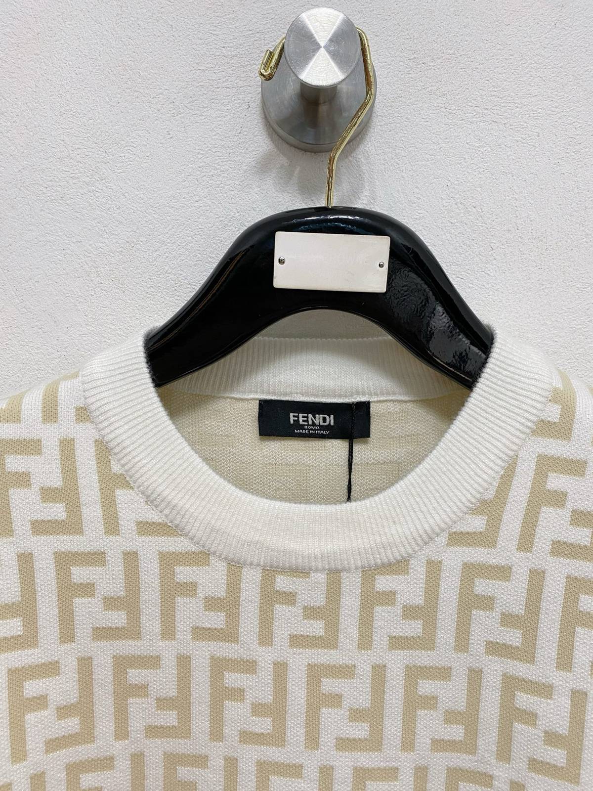 FENDI フェンディ メンズ ニット クルーネック インターシャ 総柄 ローゲージ 秋冬 ビジカジ オフホワイト - 画像 9