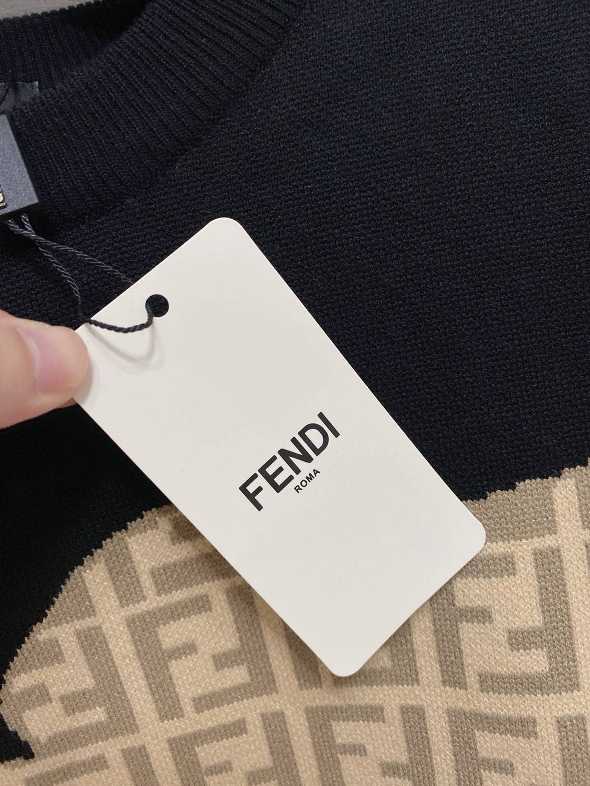 FENDI フェンディ レディース ニット クルーネック ケーブルニット ロゴ刺繍 ファッション ブラック - 画像 7