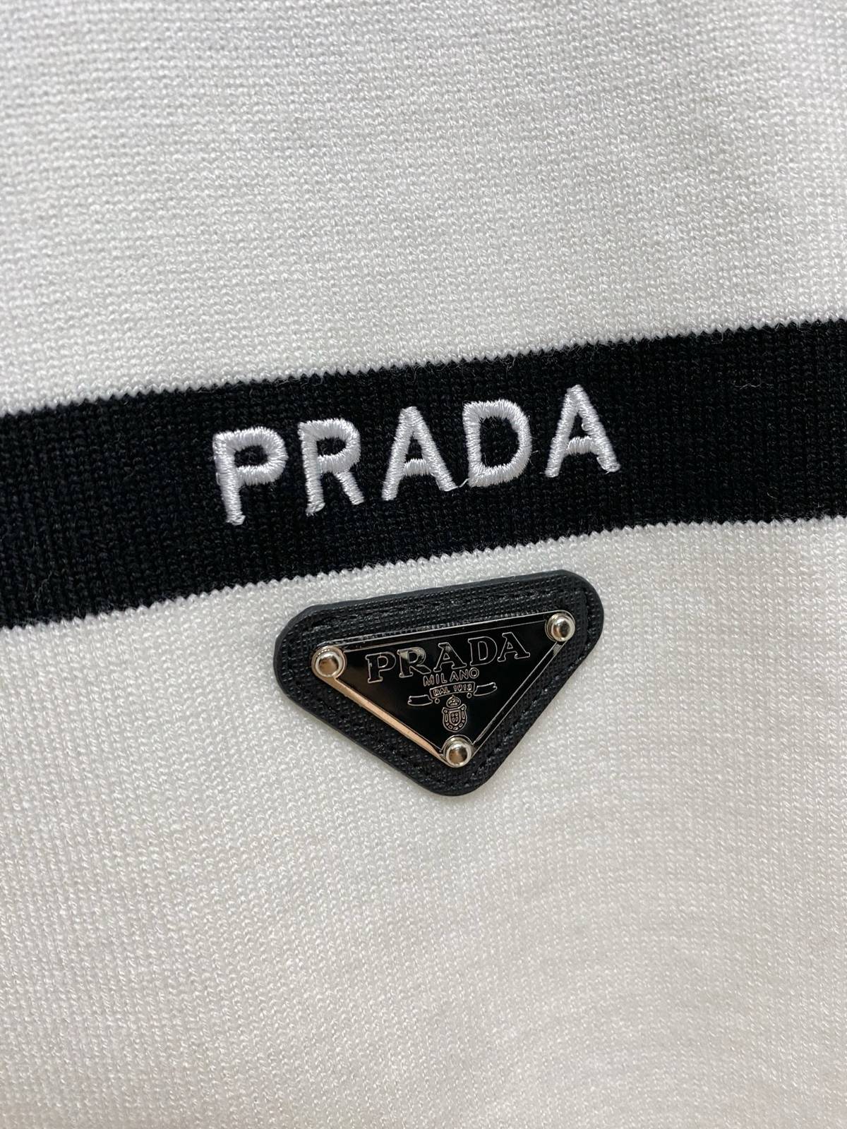 PRADA プラダ メンズ ニット クルーネック ロゴ刺繍 リブニット 総柄 ブラック ホワイト - 画像 7