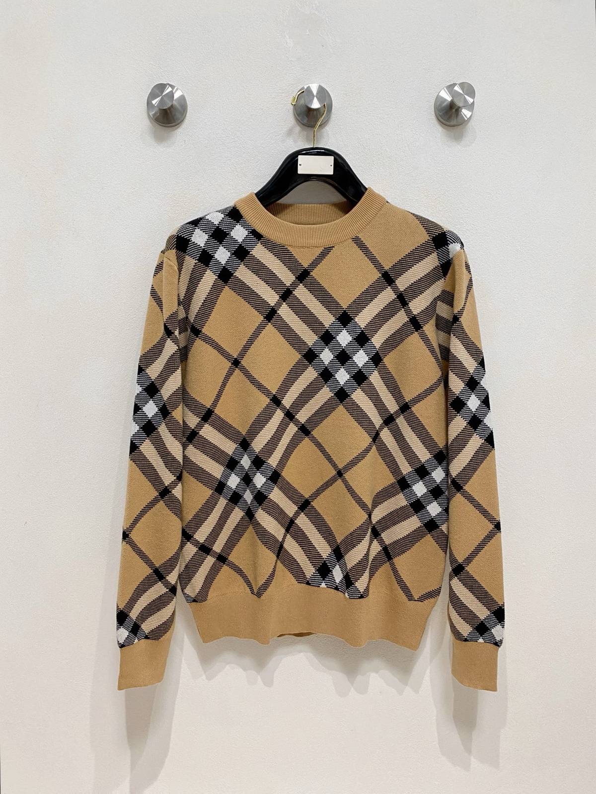 BURBERRY バーバリー メンズ ニット クルーネック ケーブルニット ロゴ刺繍 オーバーサイズ ベージュ