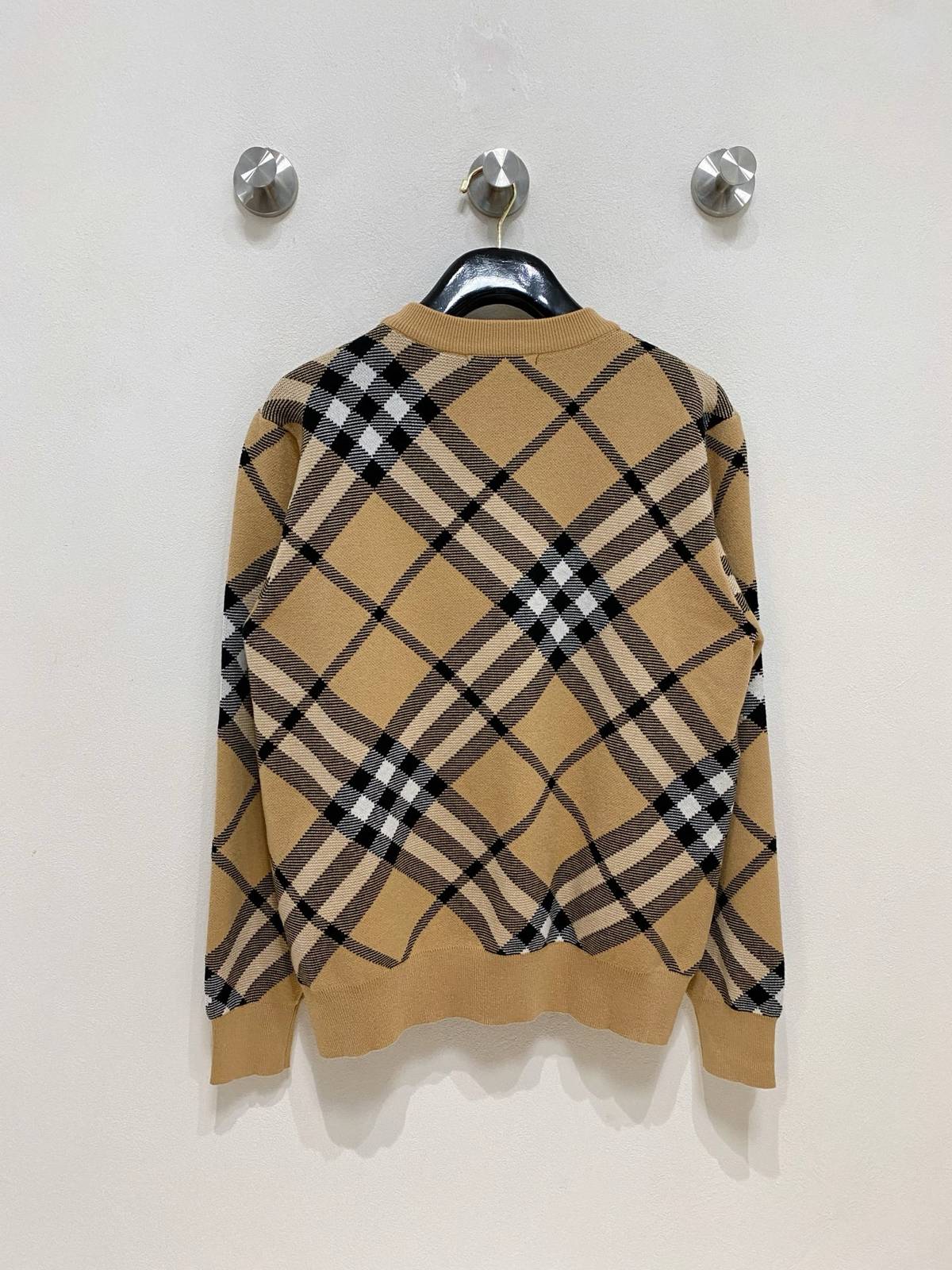 BURBERRY バーバリー メンズ ニット クルーネック ケーブルニット ロゴ刺繍 オーバーサイズ ベージュ - 画像 2