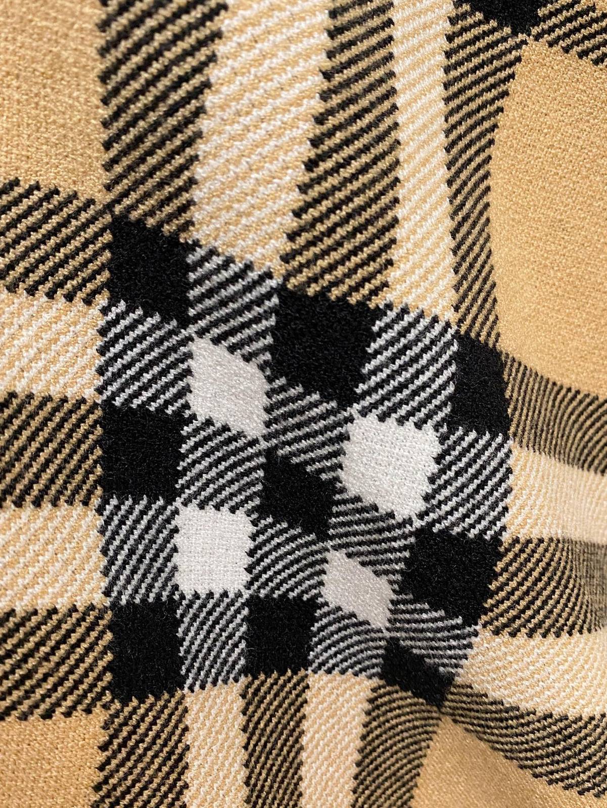 BURBERRY バーバリー メンズ ニット クルーネック ケーブルニット ロゴ刺繍 オーバーサイズ ベージュ - 画像 7