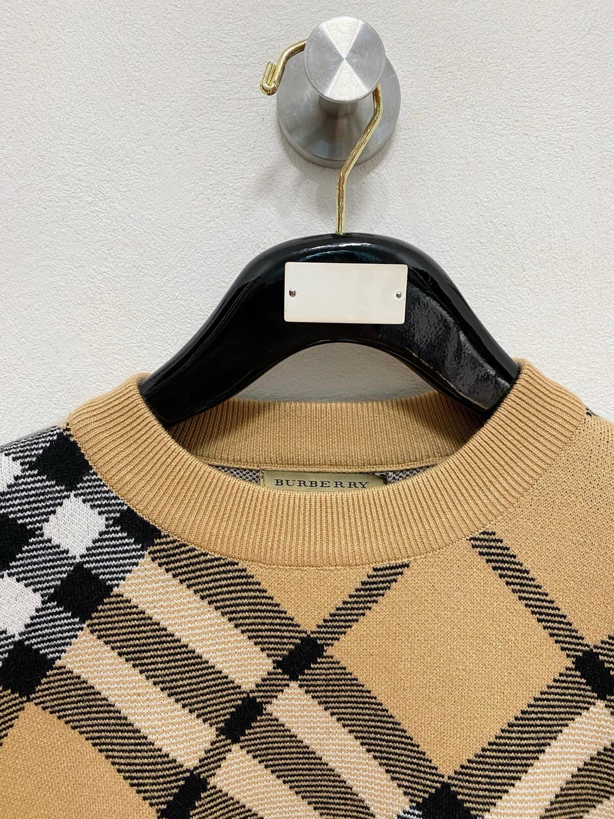BURBERRY バーバリー メンズ ニット クルーネック ケーブルニット ロゴ刺繍 オーバーサイズ ベージュ - 画像 9