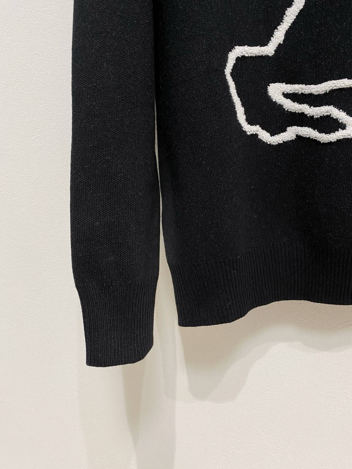 BURBERRY メンズ ニット クルーネック ケーブルニット ロゴ刺繍 オーバーサイズ ブラック ベージュ - 画像 5