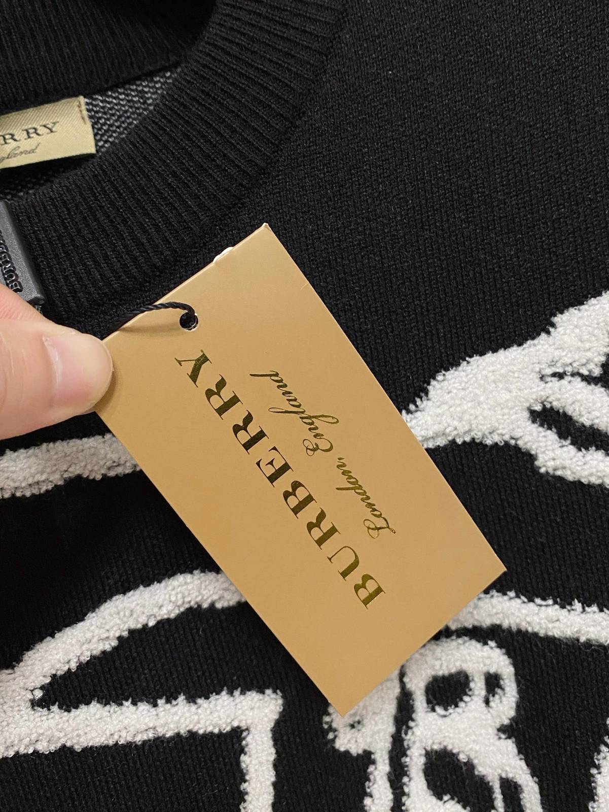 BURBERRY メンズ ニット クルーネック ケーブルニット ロゴ刺繍 オーバーサイズ ブラック ベージュ - 画像 6