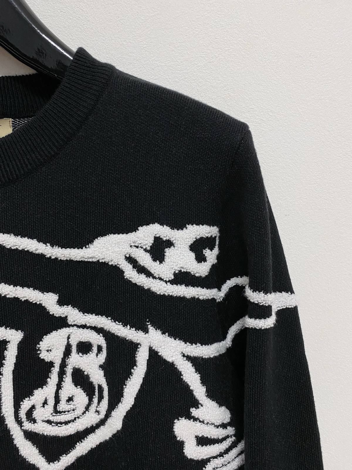 BURBERRY メンズ ニット クルーネック ケーブルニット ロゴ刺繍 オーバーサイズ ブラック ベージュ - 画像 8