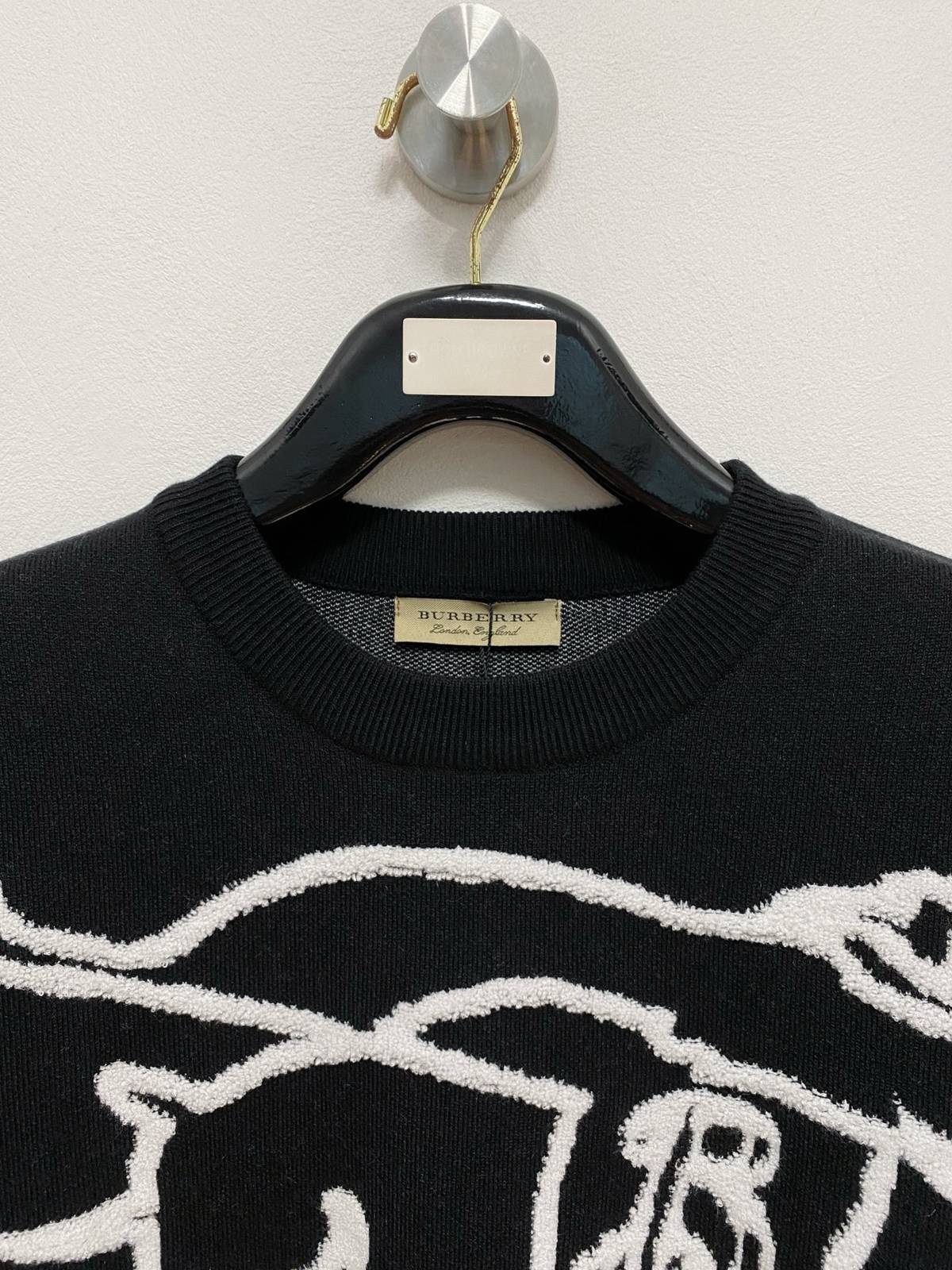 BURBERRY メンズ ニット クルーネック ケーブルニット ロゴ刺繍 オーバーサイズ ブラック ベージュ - 画像 9