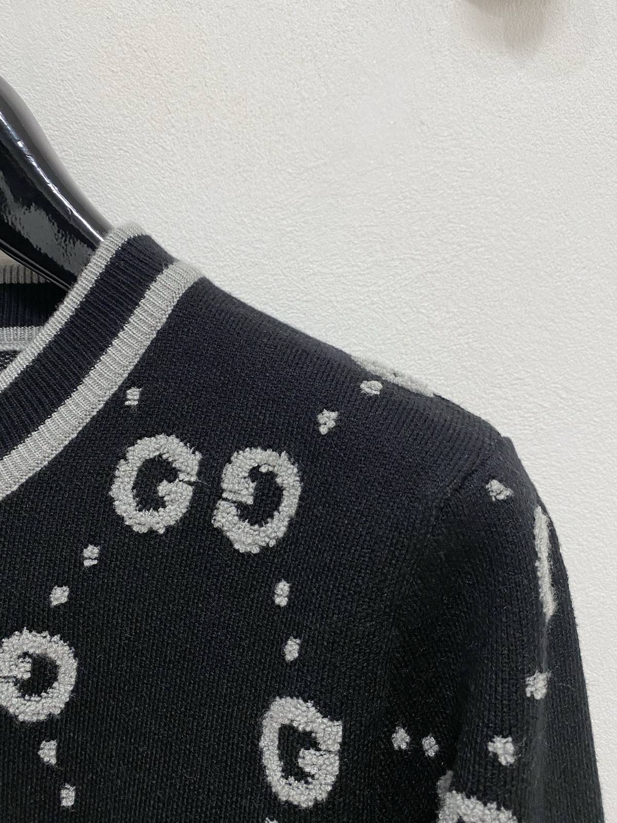 GUCCI グッチ メンズ ニット クルーネック インターシャ ローゲージ オーバーサイズ 秋冬 ブラック - 画像 8