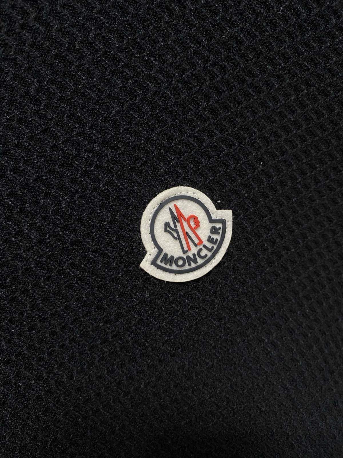 MONCLER モンクレール メンズ ニット クルーネック ワッフル編み ロゴ刺繍 ファッション ブラック M - 画像 6