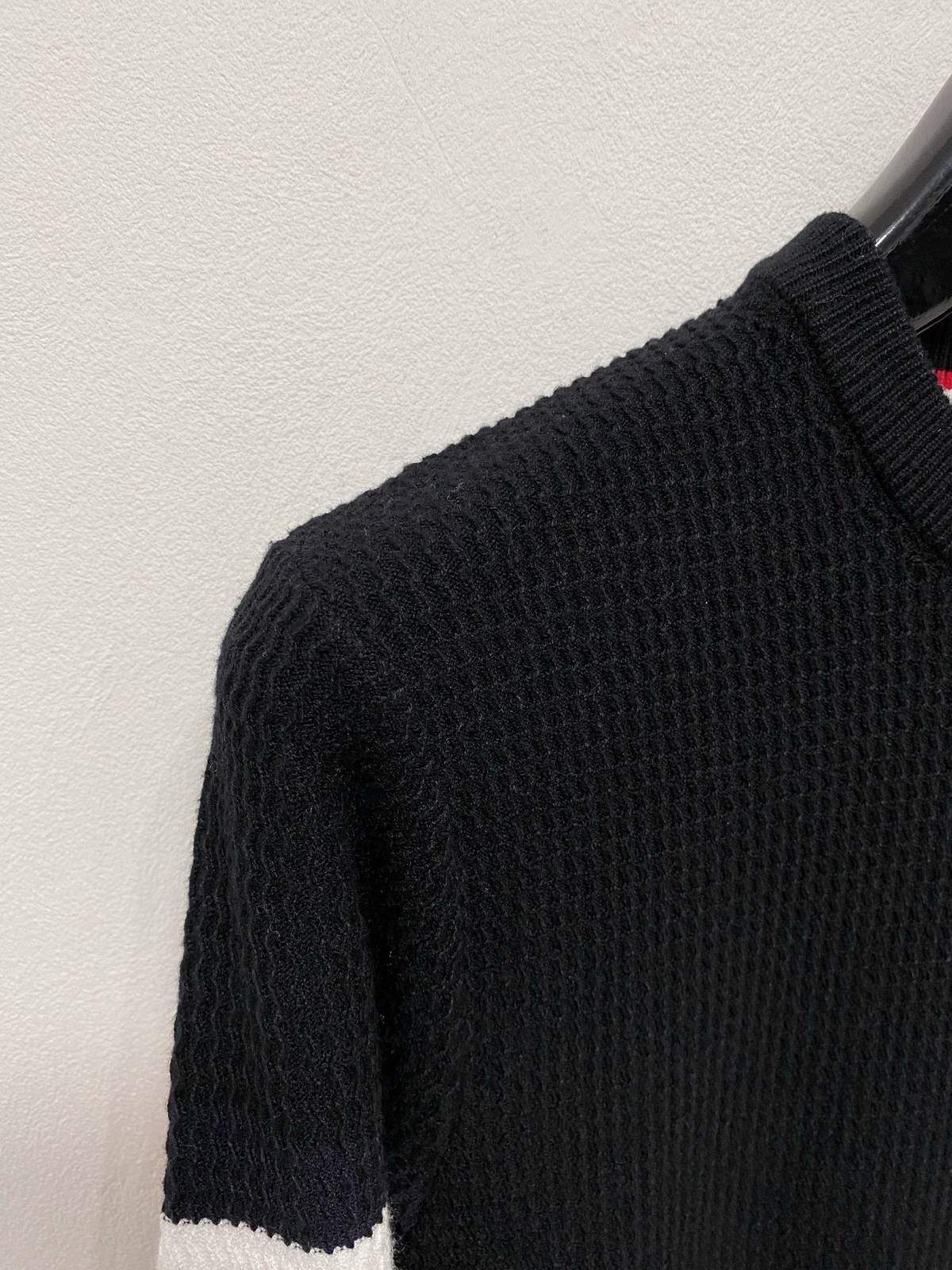 MONCLER モンクレール メンズ ニット クルーネック ワッフル編み ロゴ刺繍 ファッション ブラック M - 画像 7