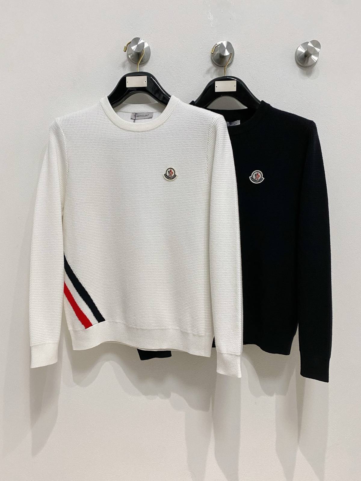 MONCLER モンクレール メンズ ニット クルーネック ローゲージ 総柄 ワッフル編み ブラック ホワイト M 3XLA17 - 画像 2