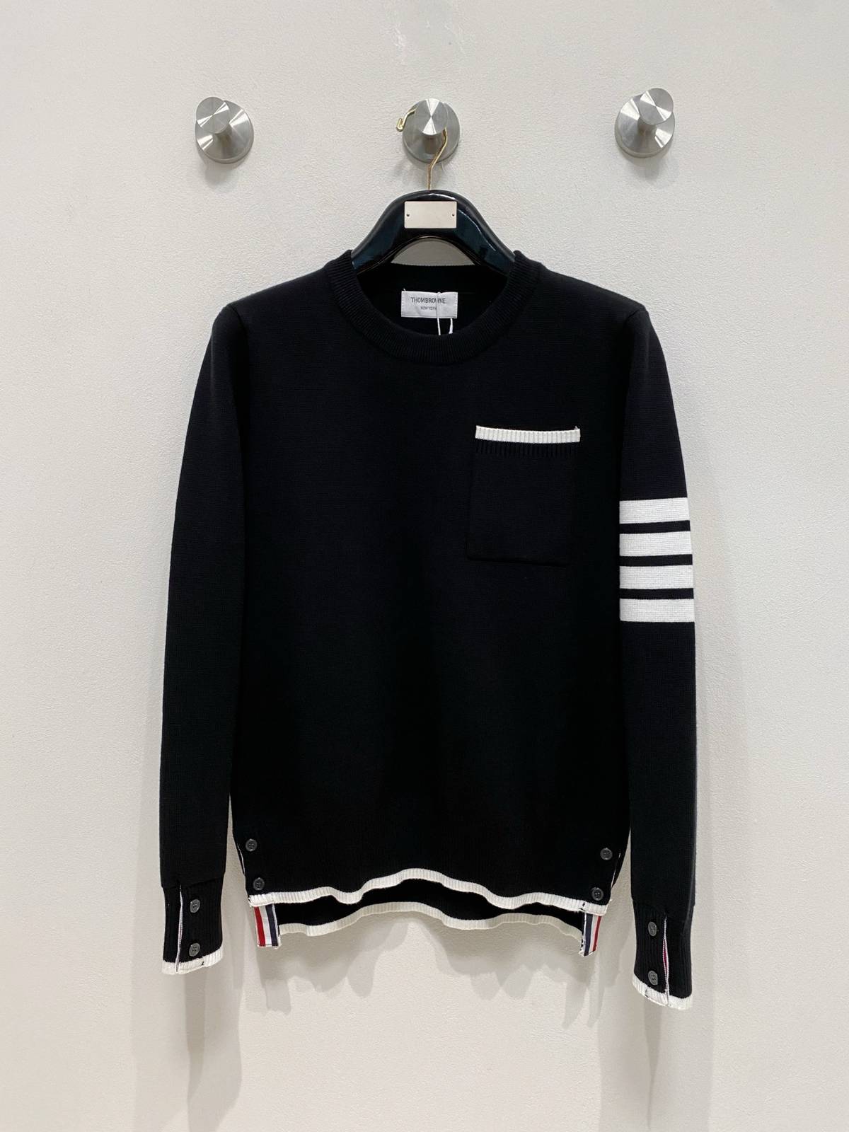 THOM BROWNE メンズ ニット クルーネック ケーブルニット ローゲージ オーバーサイズ 秋冬 ブラック グレー オフホワイト