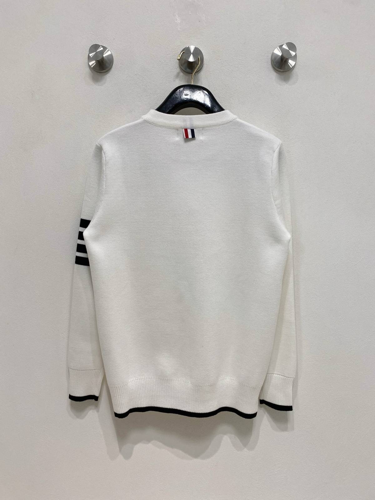 THOM BROWNE メンズ ニット クルーネック ケーブルニット ローゲージ オーバーサイズ 秋冬 ブラック グレー オフホワイト - 画像 5