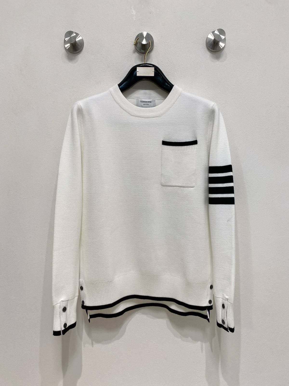 THOM BROWNE メンズ ニット クルーネック ケーブルニット ローゲージ オーバーサイズ 秋冬 ブラック グレー オフホワイト - 画像 6