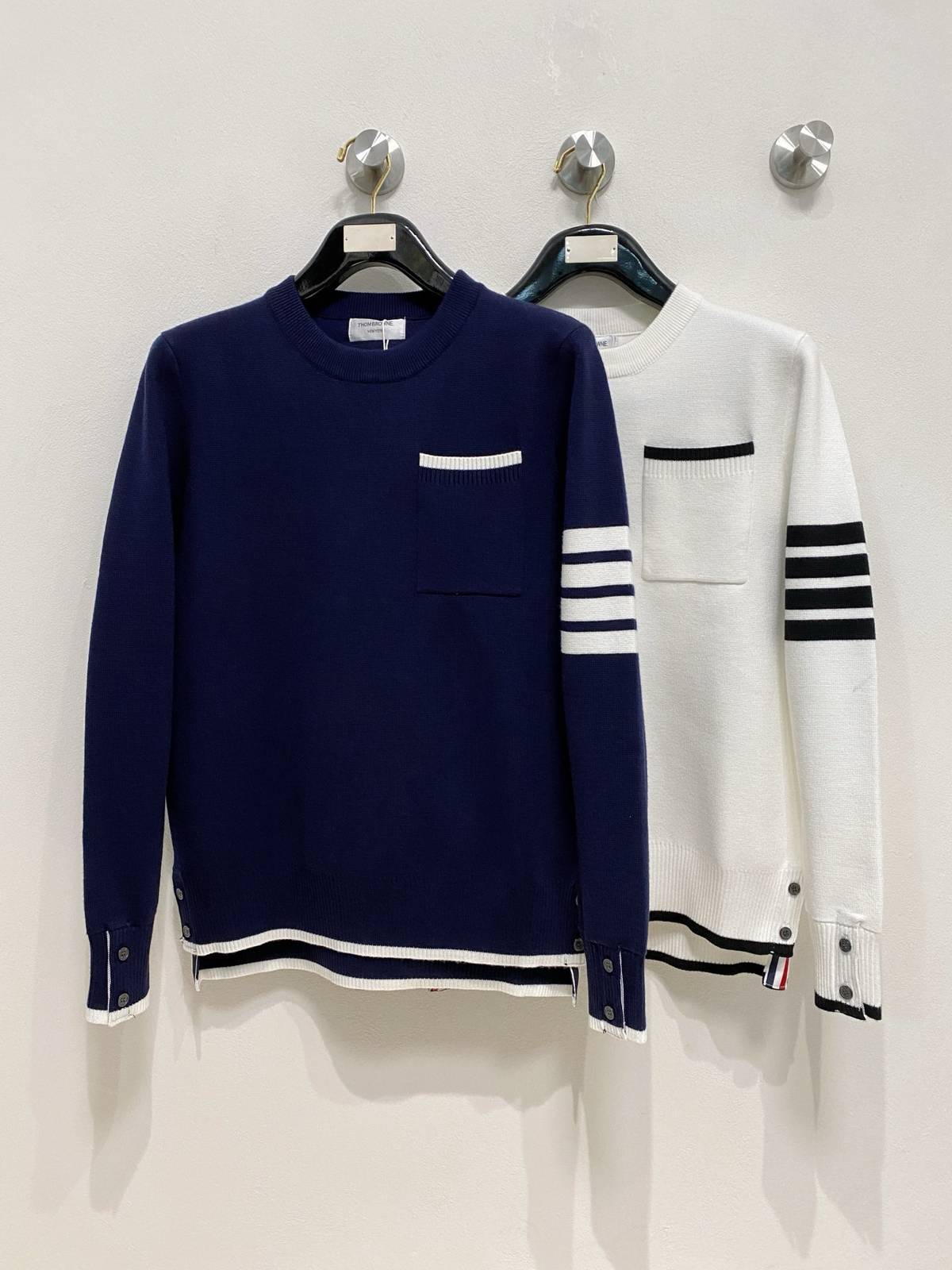 THOM BROWNE メンズ ニット クルーネック ケーブルニット ローゲージ オーバーサイズ 秋冬 ブラック グレー オフホワイト - 画像 7