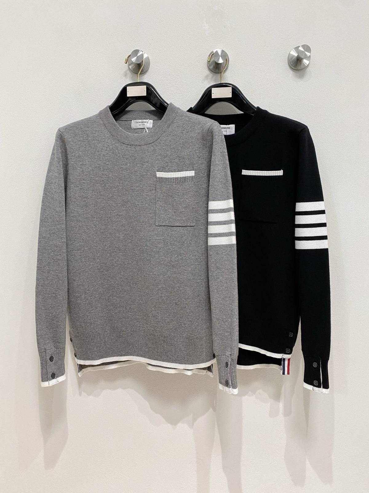 THOM BROWNE メンズ ニット クルーネック ケーブルニット ローゲージ オーバーサイズ 秋冬 ブラック グレー オフホワイト - 画像 8
