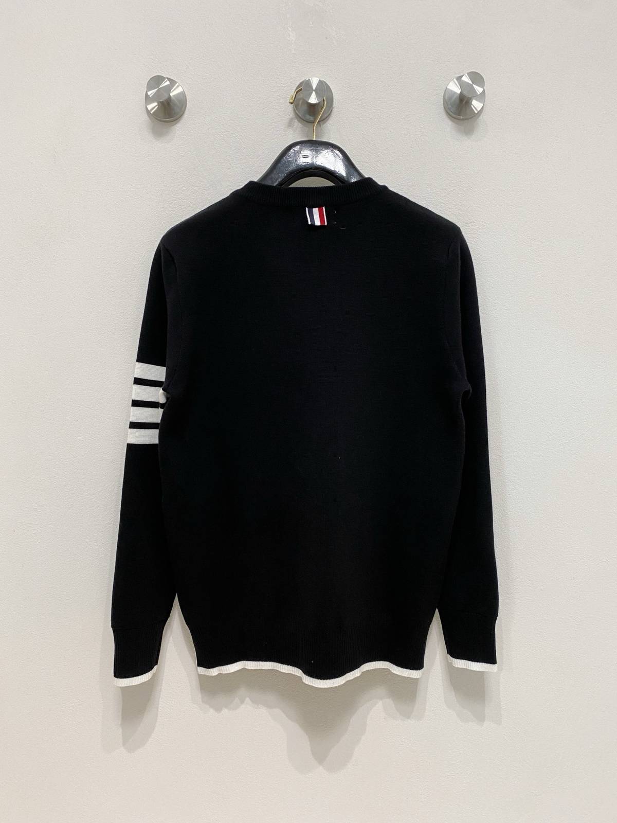 THOM BROWNE メンズ ニット クルーネック ケーブルニット ローゲージ オーバーサイズ 秋冬 ブラック グレー オフホワイト - 画像 9