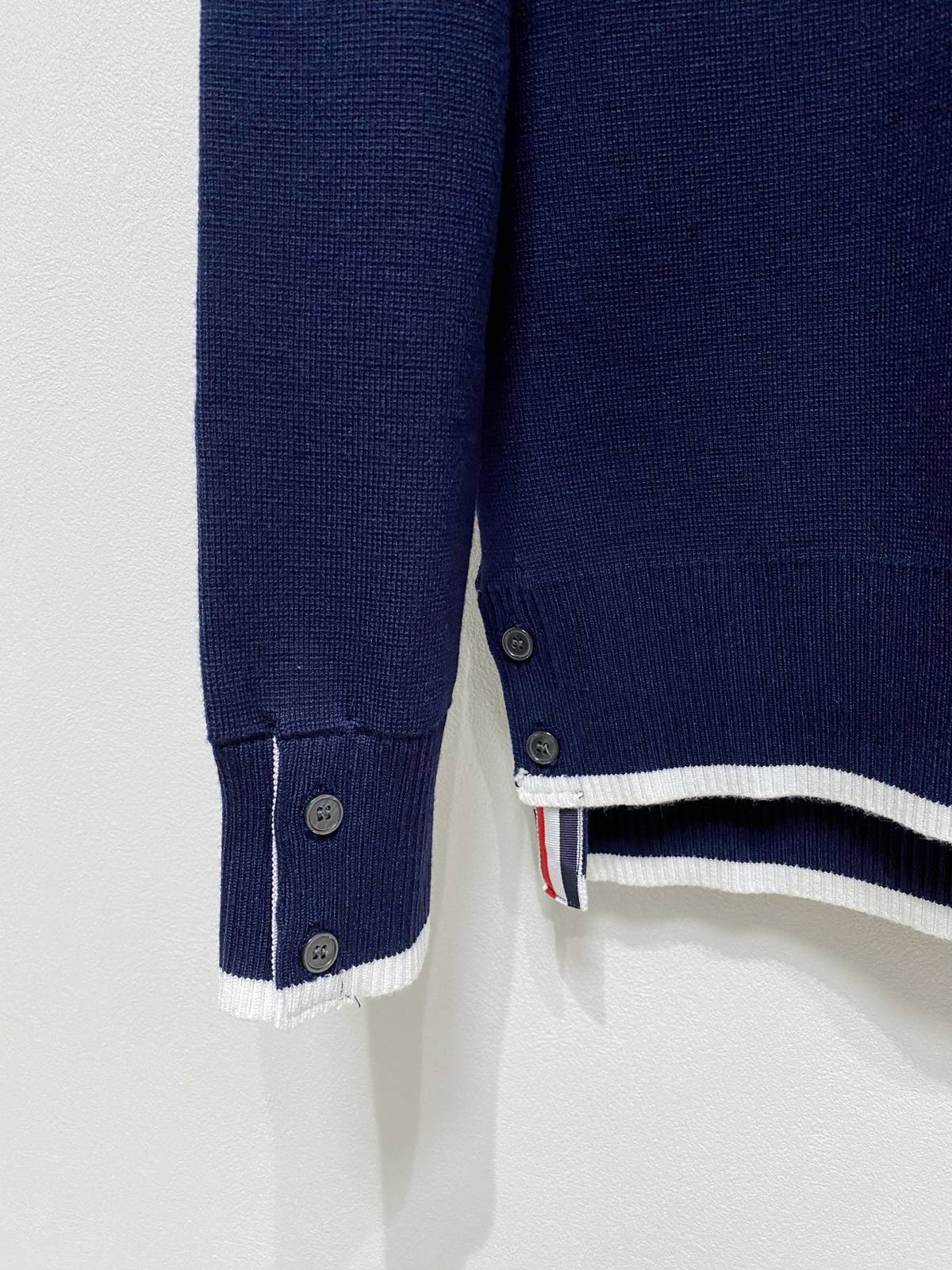 THOM BROWNE メンズ ニット クルーネック ケーブルニット ローゲージ オーバーサイズ 秋冬 ブラック グレー オフホワイト - 画像 12