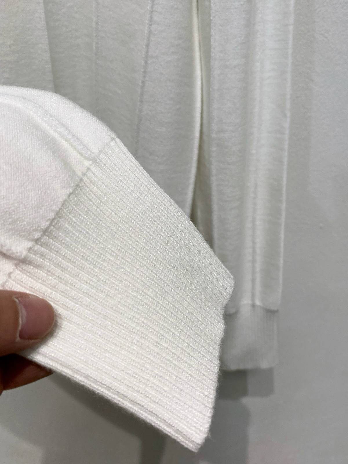 THOM BROWNE メンズ セーター クルーネック リブニット 3Xカラー ベージュ - 画像 3