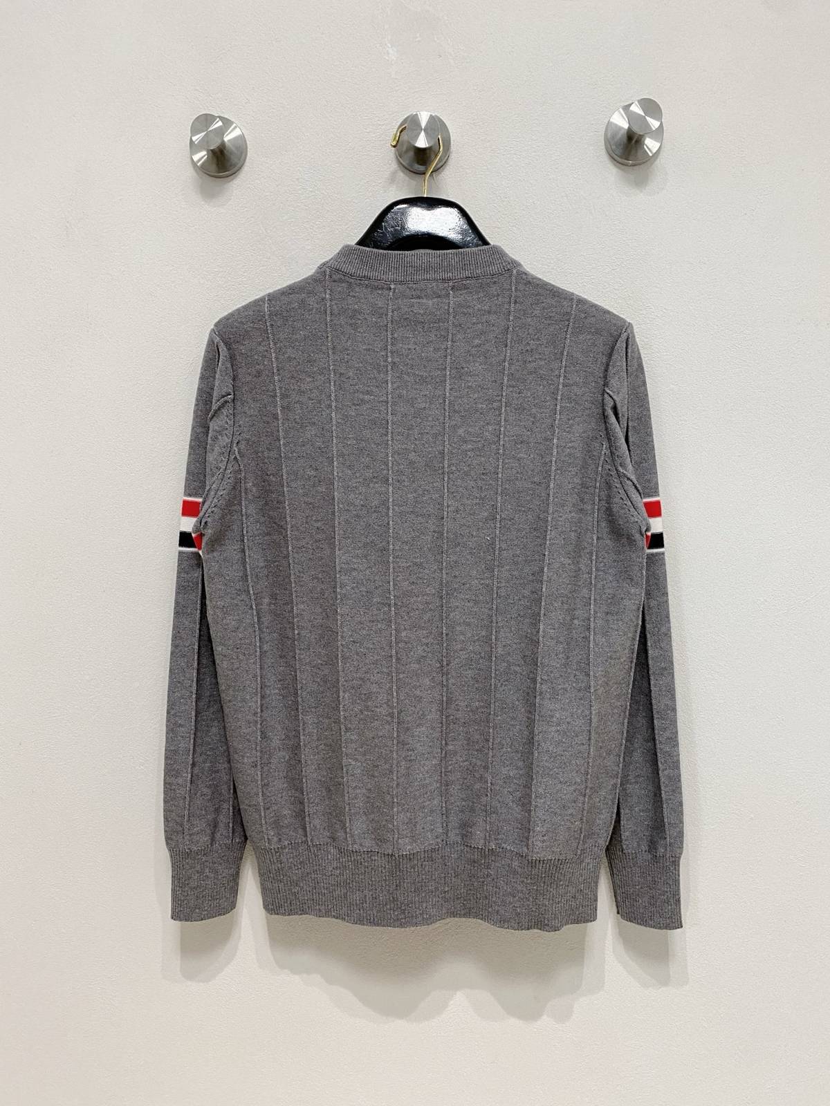 THOM BROWNE メンズ ニット クルーネック リブニット 綿混 ワッフル編み ビジカジ オフホワイト ブラック - 画像 10