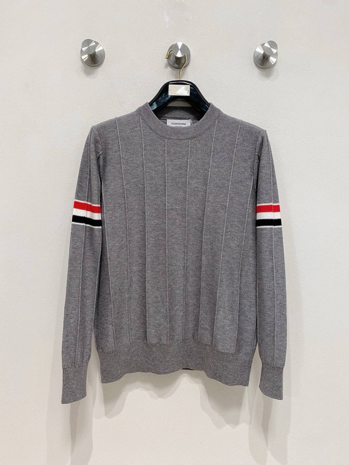 THOM BROWNE メンズ ニット クルーネック リブニット 綿混 ワッフル編み ビジカジ オフホワイト ブラック - 画像 11