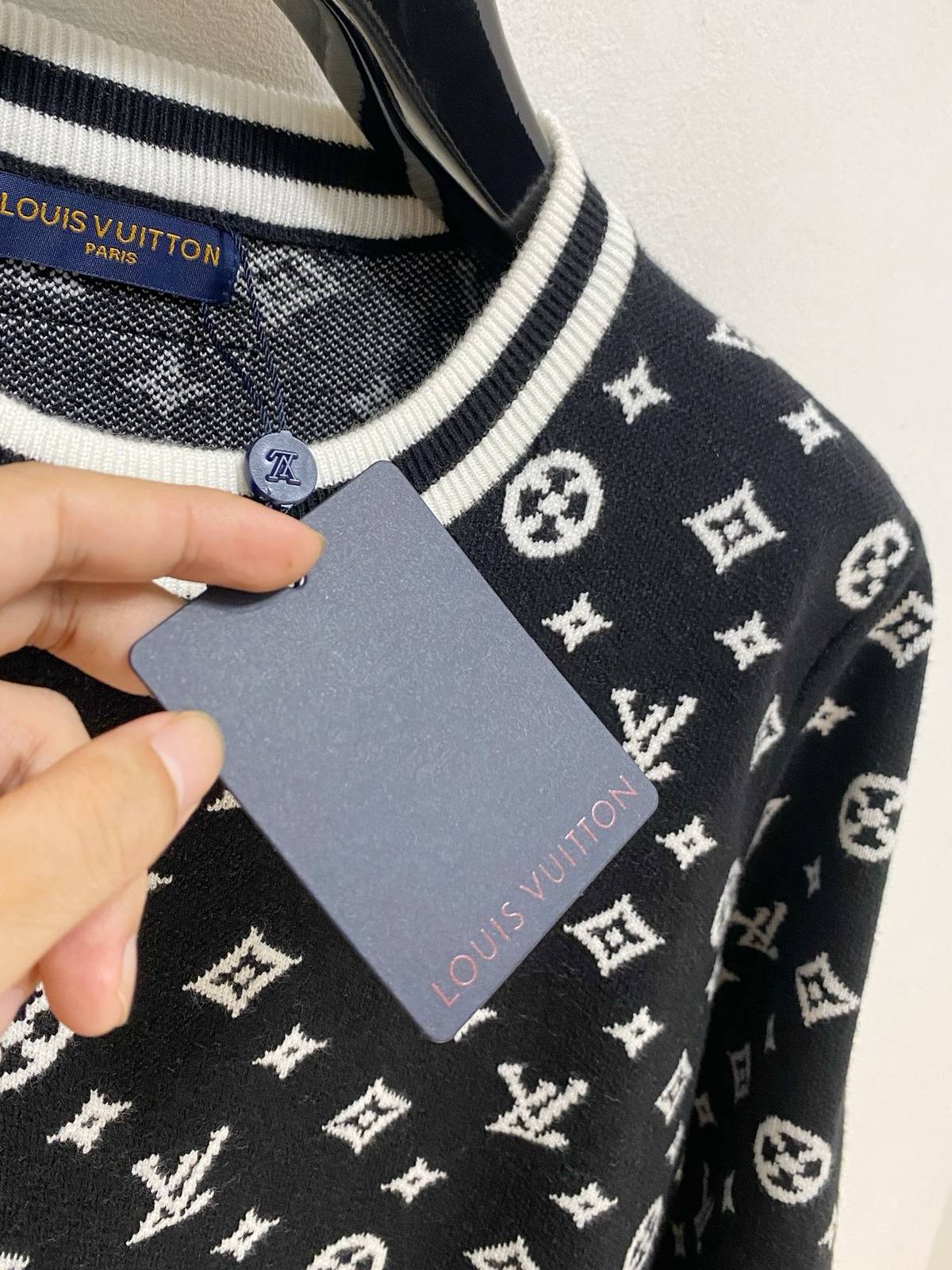 LOUIS VUITTON ルイヴィトン メンズ ニット クルーネック モノグラム ワッフル編み ブラック - 画像 6