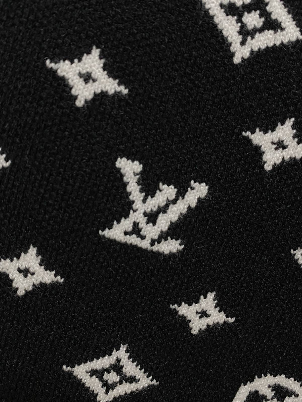LOUIS VUITTON ルイヴィトン メンズ ニット クルーネック モノグラム ワッフル編み ブラック - 画像 7