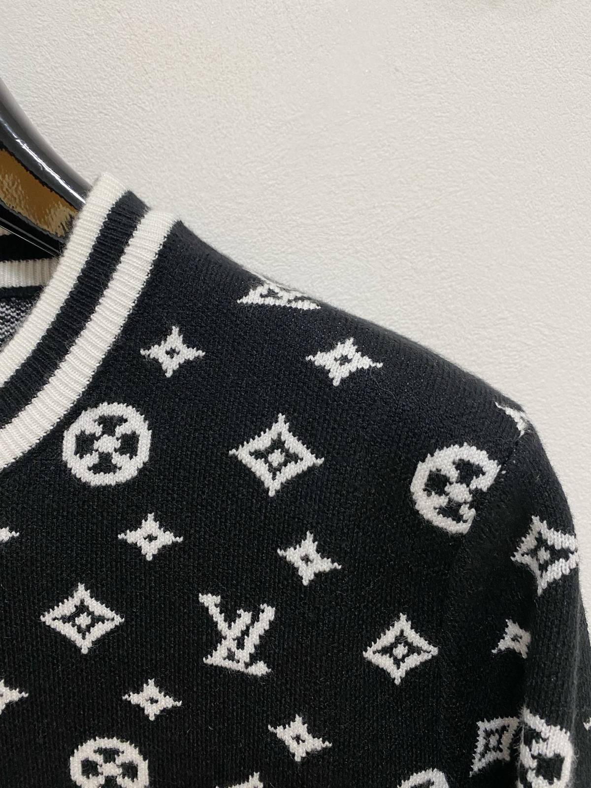 LOUIS VUITTON ルイヴィトン メンズ ニット クルーネック モノグラム ワッフル編み ブラック - 画像 8