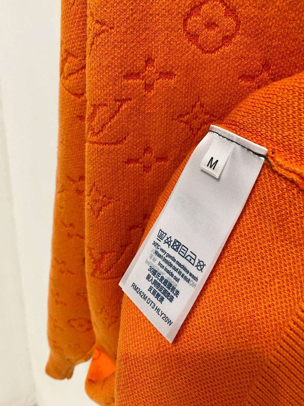 LV ルイヴィトン メンズ ニット クルーネック ロゴ刺繍 総柄 ワッフル編み オーバーサイズ ブラック ホワイト オレンジ グレー - 画像 6
