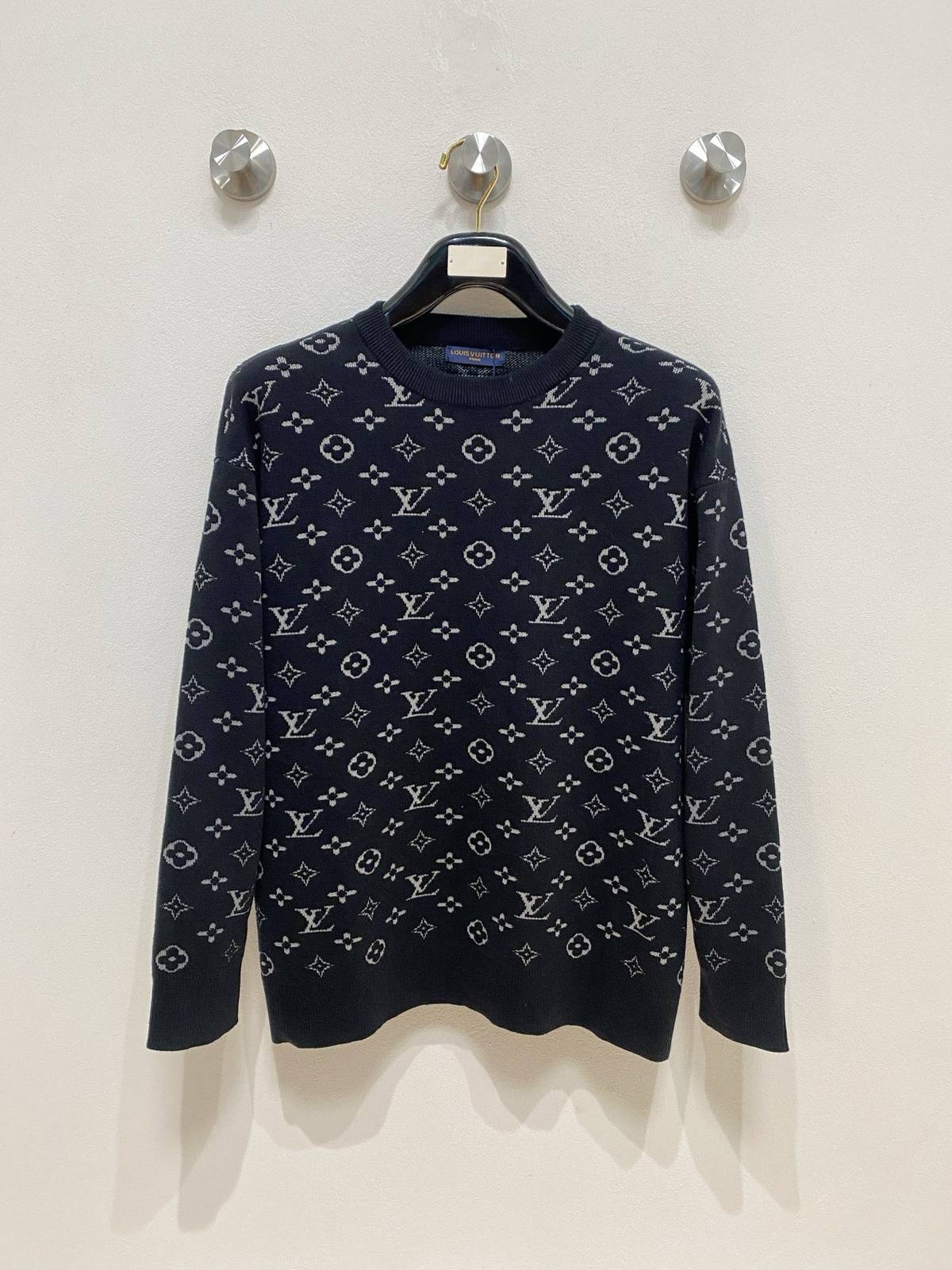 LOUIS VUITTON メンズ ニット クルーネック ケーブル編み ワッフル編み ロゴ刺繍 オーバーサイズ ブラック