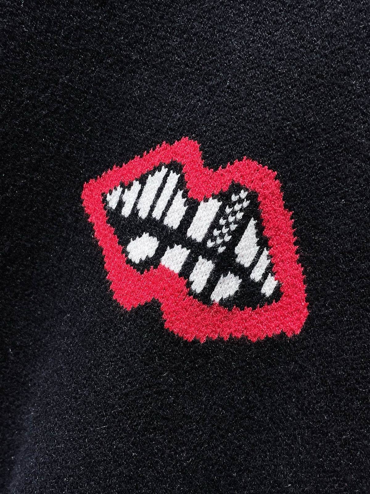 クローズ クルーネック ニットプルオーバー ケーブルニット ロゴ刺繍 メンズ ブラック - 画像 8