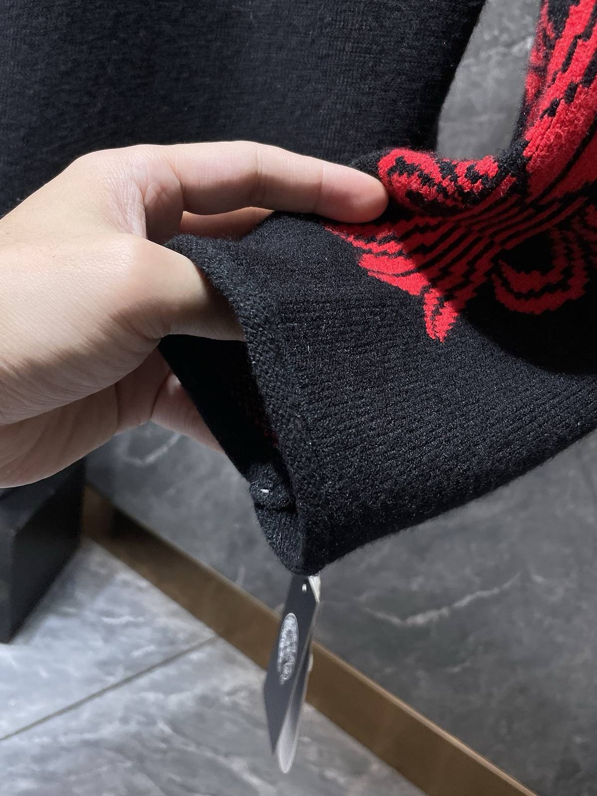 クロムハーツ メンズ ニット クルーネック ケーブルニット ロゴ刺繍 オーバーサイズ ブラック - 画像 5