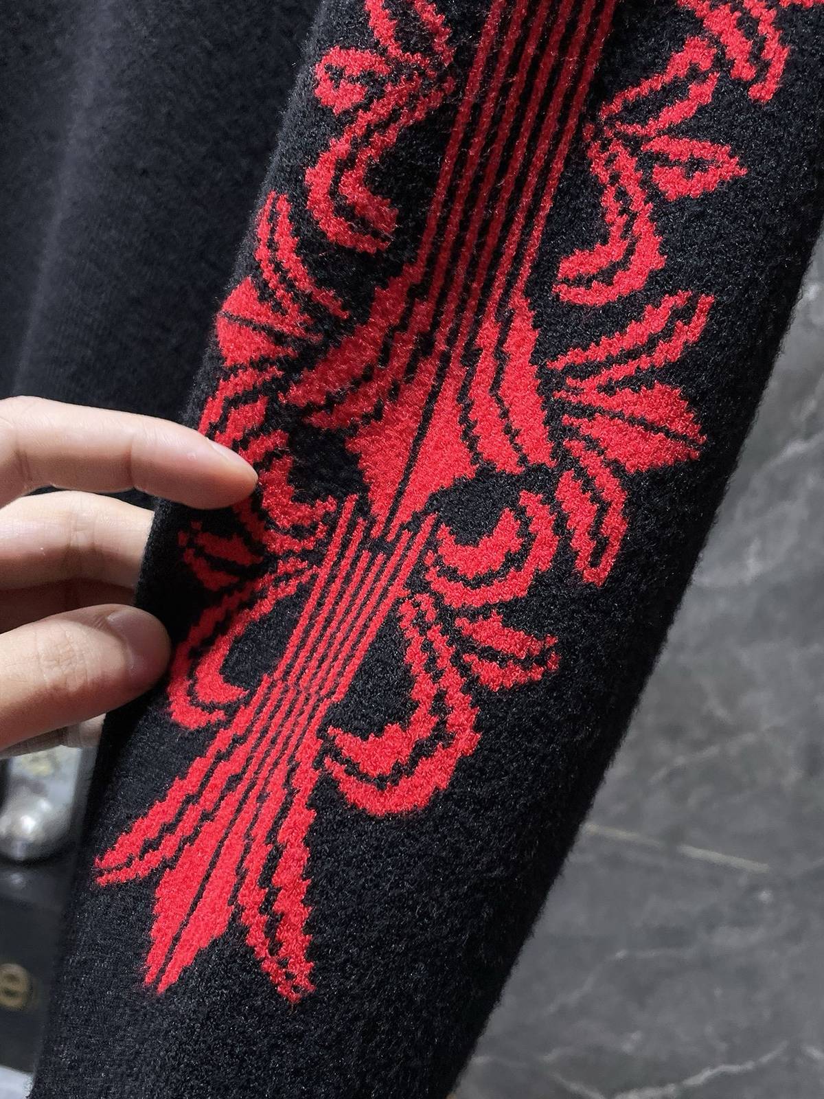 クロムハーツ メンズ ニット クルーネック ケーブルニット ロゴ刺繍 オーバーサイズ ブラック - 画像 7