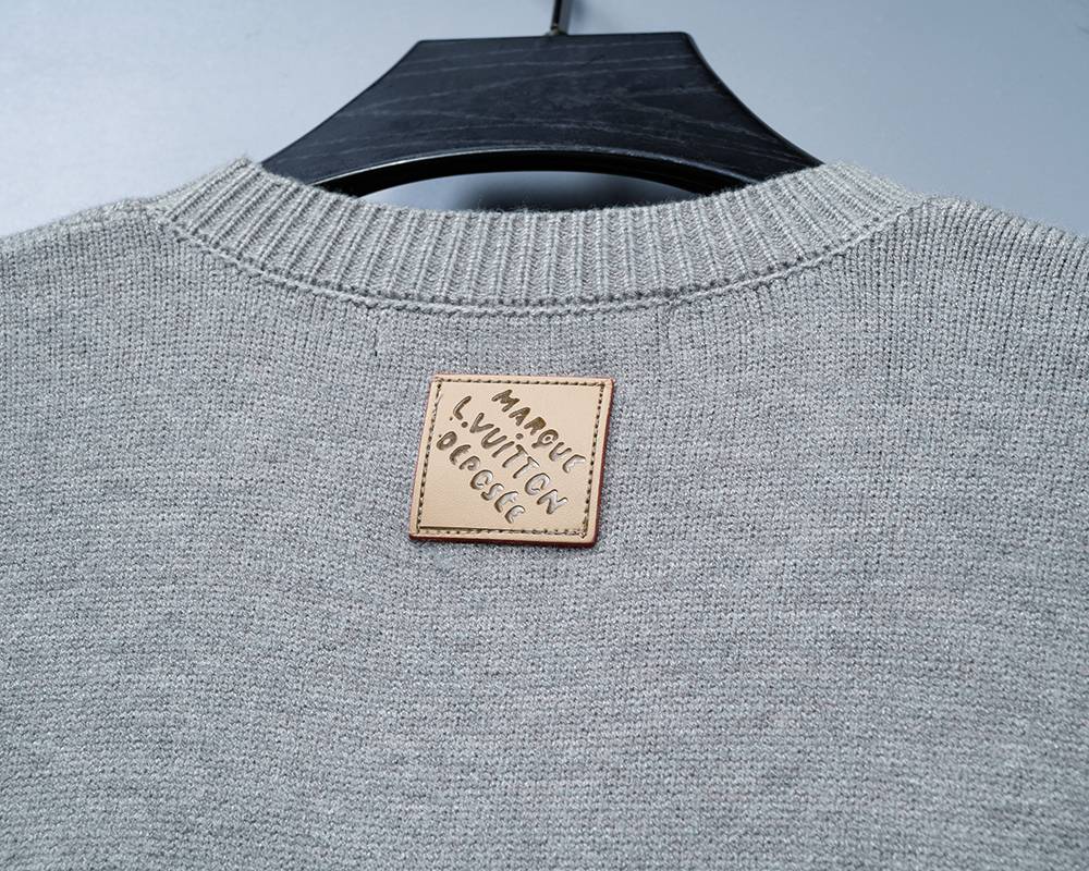 LOUIS VUITTON メンズ ニット クルーネック ケーブルニット ロゴ刺繍 ブラック - 画像 6