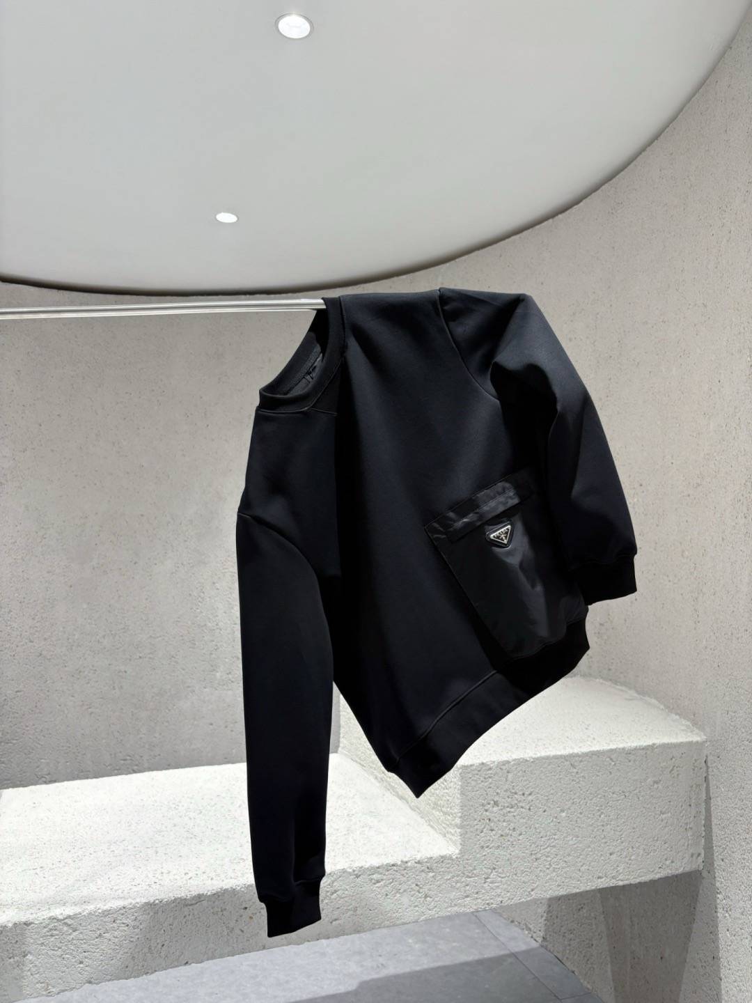 PRADA プラダ メンズ セーター ブルゾン ロゴワッペン オープンポケット ロング丈 ブラック - 画像 10