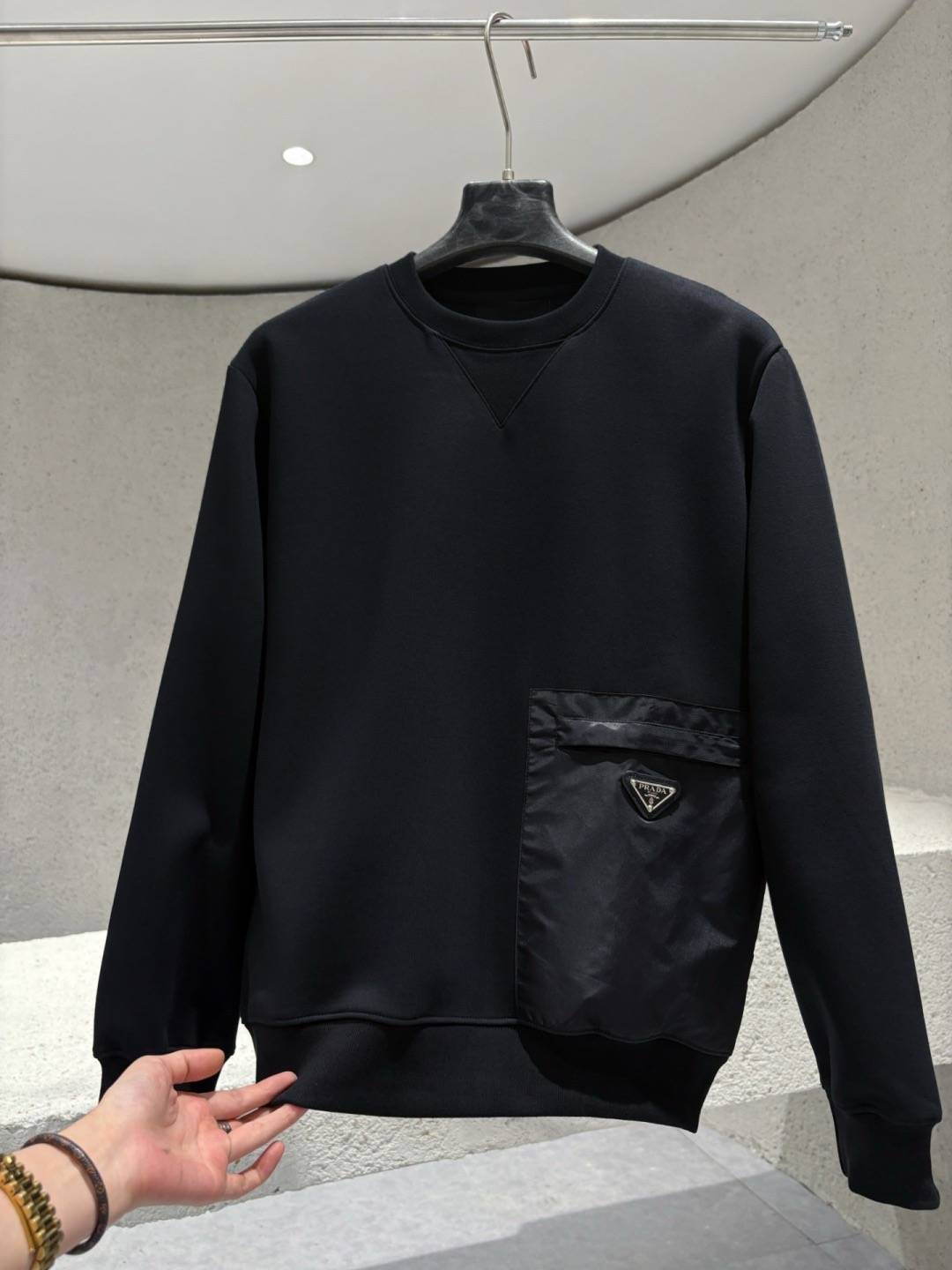 PRADA プラダ メンズ セーター ブルゾン ロゴワッペン オープンポケット ロング丈 ブラック - 画像 11