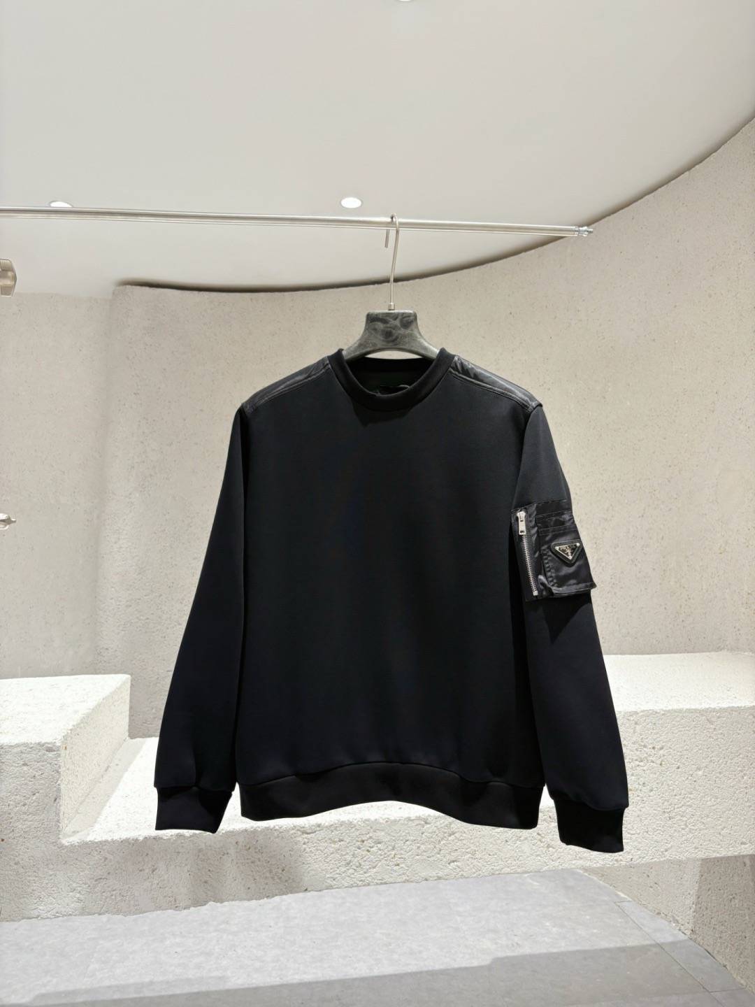 PRADA プラダ メンズ ジャケット ロゴワッペン ブルゾン ナイロン ミリタリー ストリート ブラック