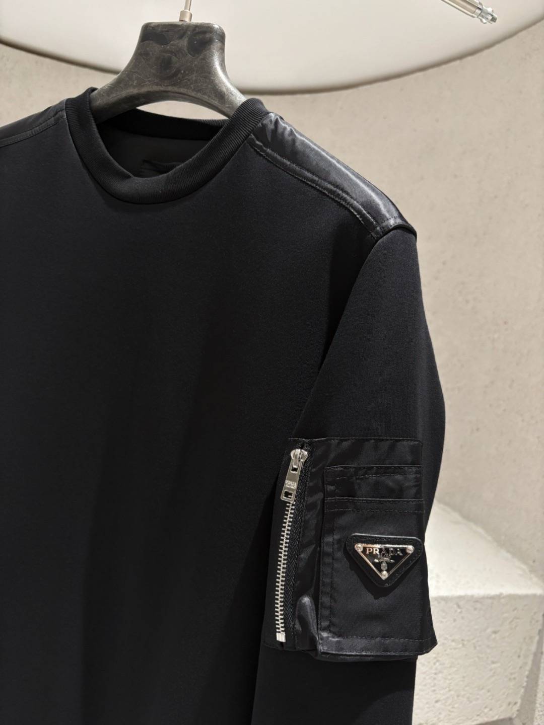 PRADA プラダ メンズ ジャケット ロゴワッペン ブルゾン ナイロン ミリタリー ストリート ブラック - 画像 10