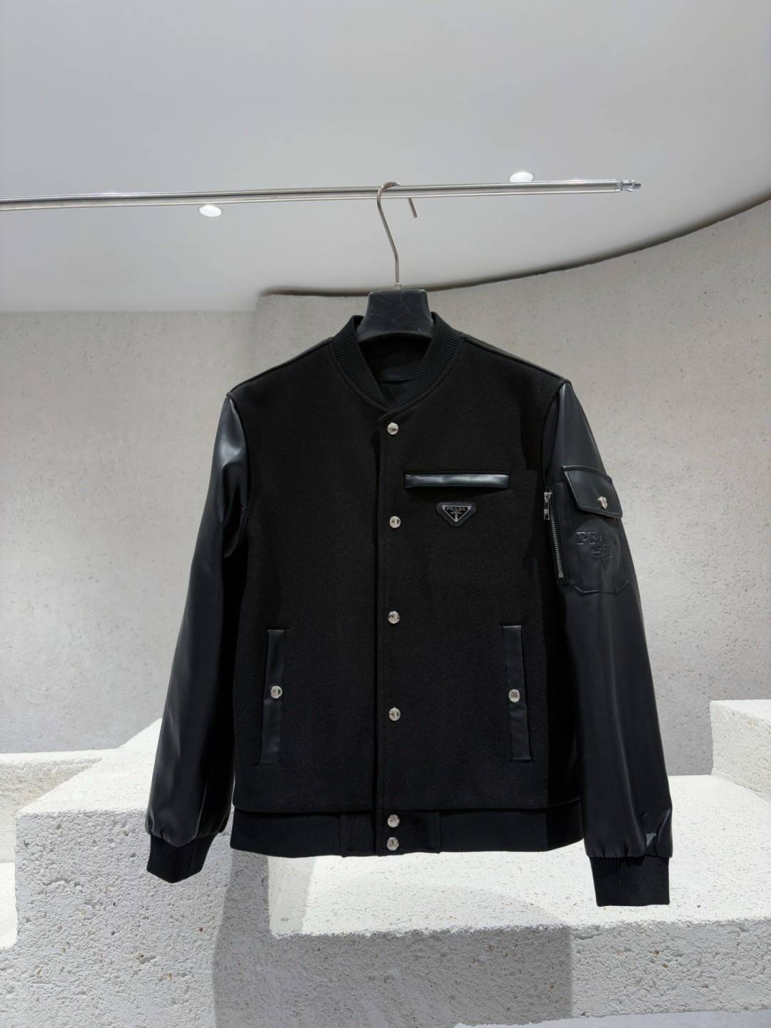 PRADA プラダ メンズ ジャケット ブルゾン ロゴワッペン ナイロン ワークジャケット ブラック