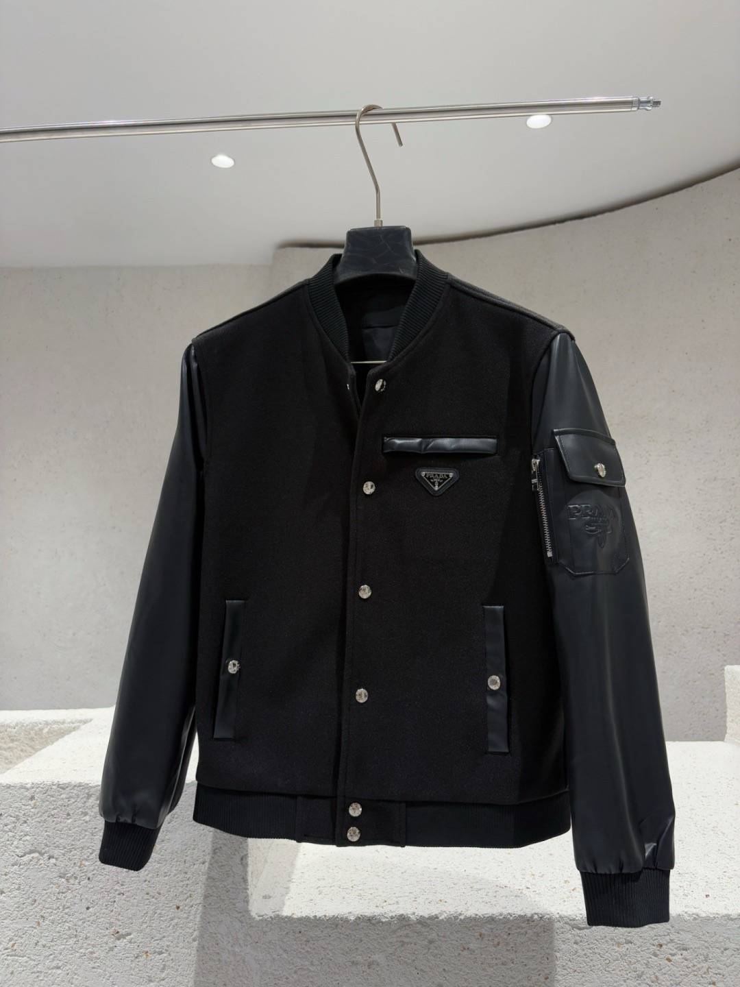 PRADA プラダ メンズ ジャケット ブルゾン ロゴワッペン ナイロン ワークジャケット ブラック - 画像 11