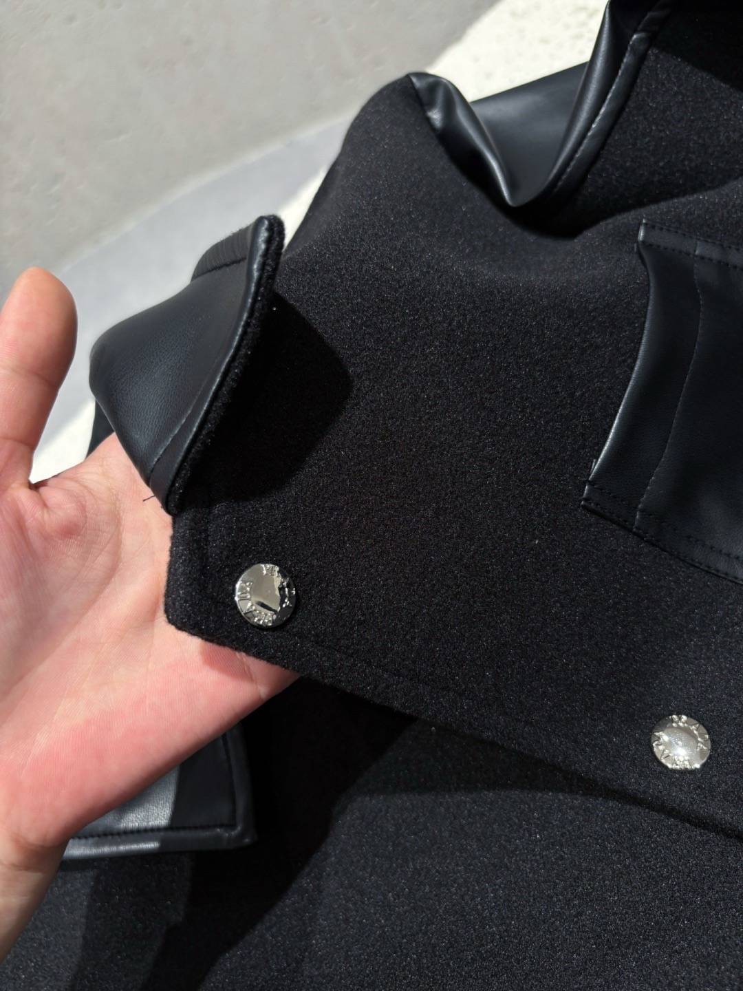 PRADA プラダ メンズ ジャケット ブルゾン ナイロン レザー キルティング ワンポイント刺繍 ボマージャケット ブラック - 画像 6